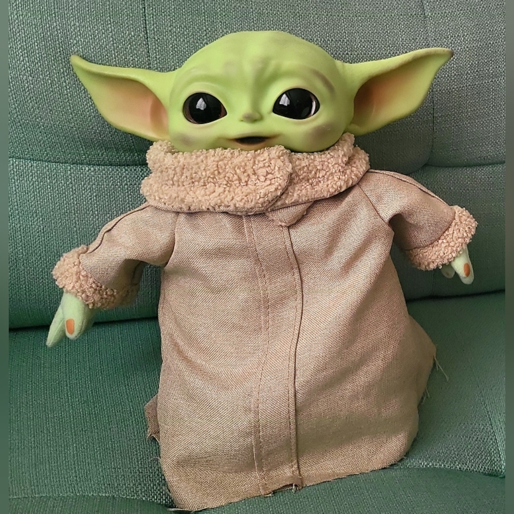 Star Wars The Mandalorian Baby Yoda Plush Toy. 11 Inches